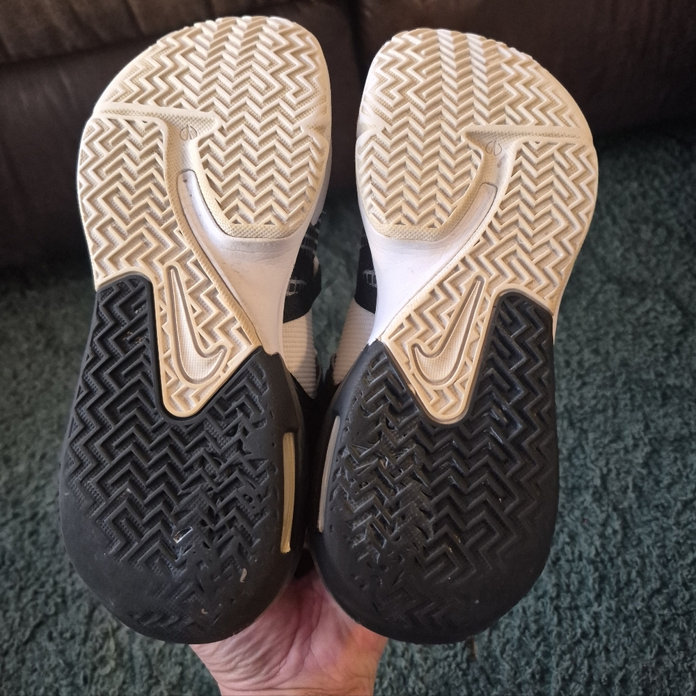 Nike LeBron Witness 7 Kids Basketball Sneakers Black White Size 4Y - Picture 12 of 16